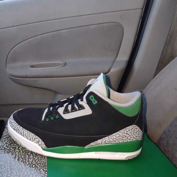 Jordan 3s a 10.5 still new wore them one time don’t like them
